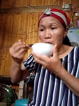 Snapshot of TinTin321 chatting on October 21, 12:22 am TinTin321 online show from October 21, 12:22 am