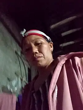 Snapshot of TinTin321 chatting on October 22, 1:44 pm TinTin321 online show from October 22, 1:44 pm