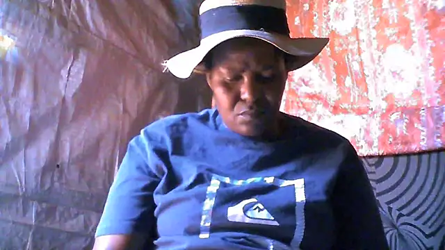 Snapshot of MagicMilfXO chatting on September 11, 11:32 am MagicMilfXO online show from September 11, 11:32 am