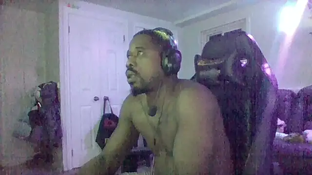 Snapshot of Dico420 chatting on October 19, 2:01 am Dico420 online show from October 19, 2:01 am