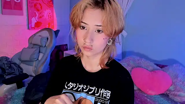 Hannahpage online show from October 14, 11:44 am