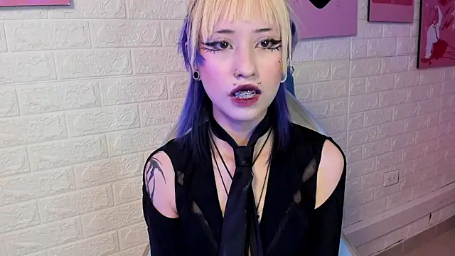 Hannahpage online show from November 21, 12:37 pm