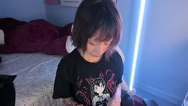 Hannahpage online show from May 8, 12:10 pm
