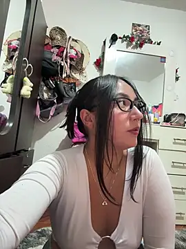 Snapshot of saranghae_ chatting on October 6, 12:41 am saranghae online show from October 6, 12:41 am