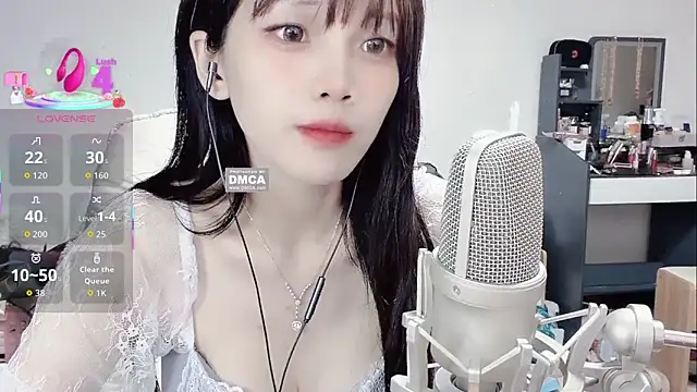 Snapshot of twlilybae chatting on March 1, 11:45 am twlilybae online show from March 1, 11:45 am