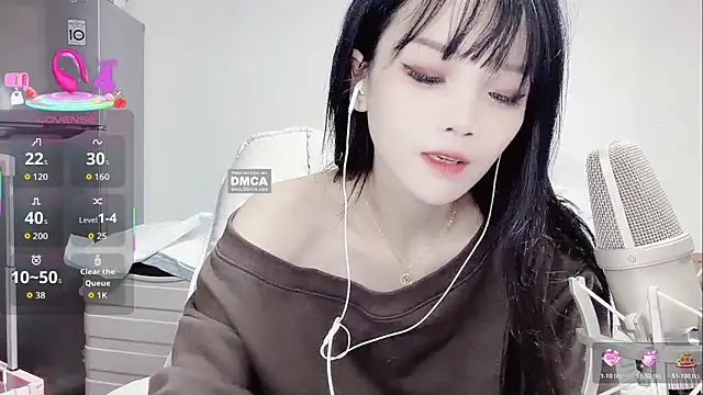 Snapshot of twlilybae chatting on March 29, 3:17 am twlilybae online show from March 29, 3:17 am