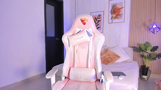 Snapshot of Ayleen_Dunkan chatting on January 17, 12:43 pm Ayleen Dunkan online show from January 17, 12:43 pm