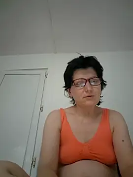 Vera Elle online show from May 7, 4:56 pm