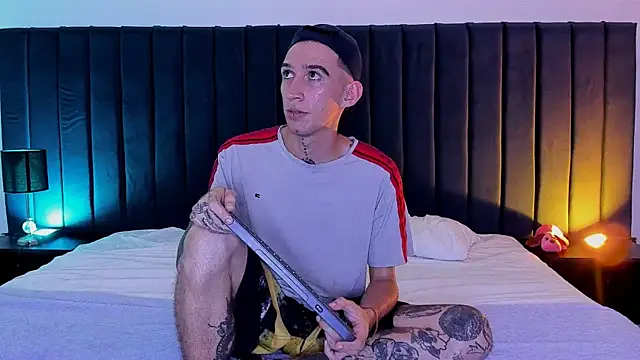 Snapshot of dominik_thompson777 chatting on September 11, 9:04 pm dominik thompson777 online show from September 11, 9:04 pm