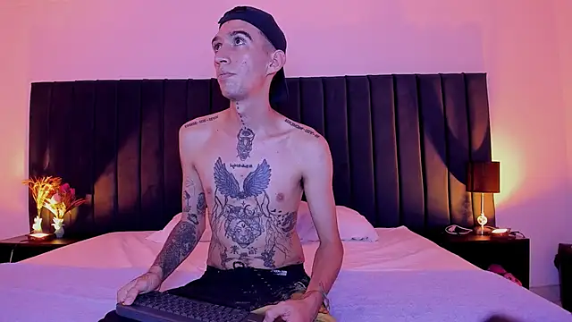 Snapshot of dominik_thompson777 chatting on September 18, 9:17 pm dominik thompson777 online show from September 18, 9:17 pm