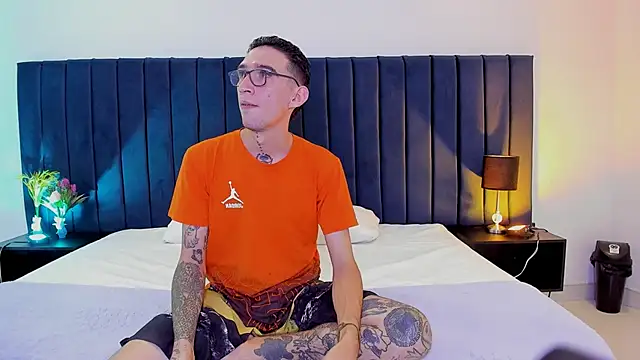 Snapshot of dominik_thompson777 chatting on September 20, 3:40 am dominik thompson777 online show from September 20, 3:40 am