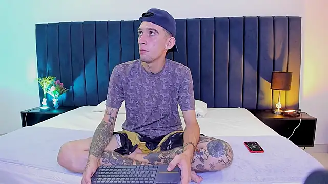 Snapshot of dominik_thompson777 chatting on September 21, 4:03 am dominik thompson777 online show from September 21, 4:03 am