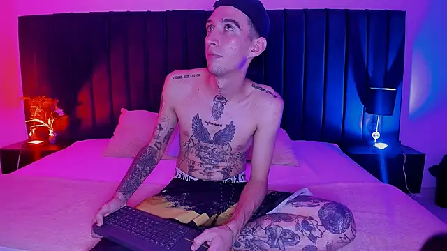 Snapshot of dominik_thompson777 chatting on September 24, 4:16 am dominik thompson777 online show from September 24, 4:16 am