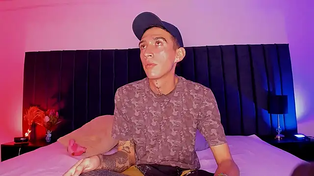 Snapshot of dominik_thompson777 chatting on October 1, 5:13 am dominik thompson777 online show from October 1, 5:13 am