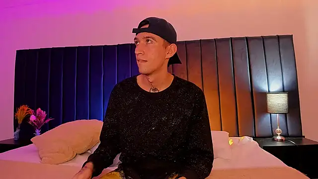 Snapshot of dominik_thompson777 chatting on October 4, 3:26 am dominik thompson777 online show from October 4, 3:26 am