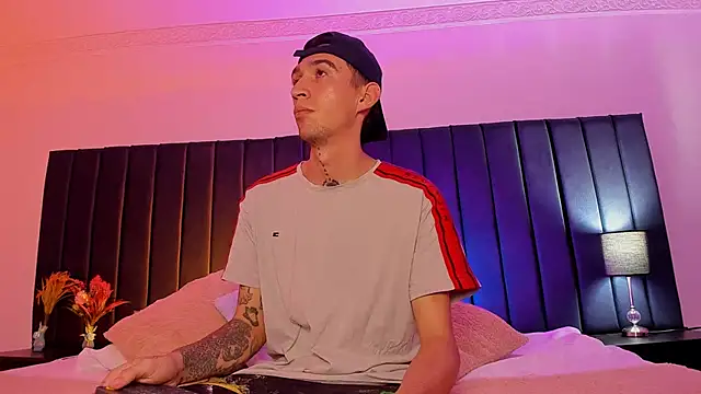 Snapshot of dominik_thompson777 chatting on October 5, 3:16 am dominik thompson777 online show from October 5, 3:16 am