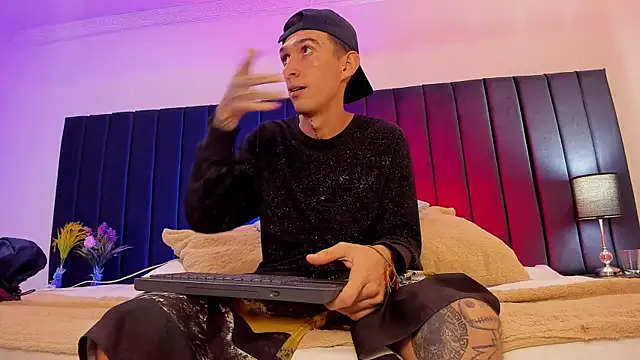 Snapshot of dominik_thompson777 chatting on October 6, 7:28 am dominik thompson777 online show from October 6, 7:28 am