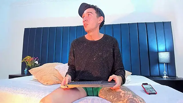 Snapshot of dominik_thompson777 chatting on October 11, 6:45 am dominik thompson777 online show from October 11, 6:45 am