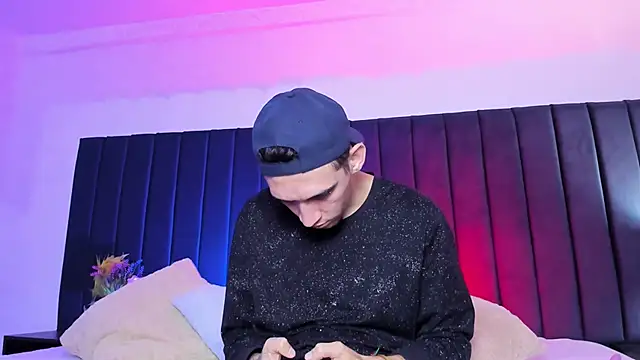 Snapshot of dominik_thompson777 chatting on October 12, 9:19 am dominik thompson777 online show from October 12, 9:19 am