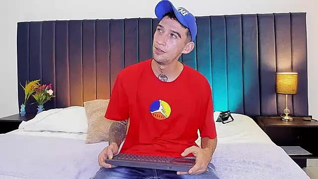 Snapshot of dominik_thompson777 chatting on October 24, 11:12 pm dominik thompson777 online show from October 24, 11:12 pm