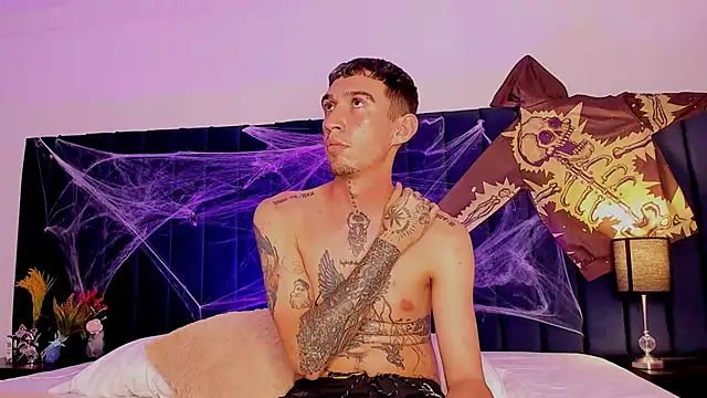 Snapshot of dominik_thompson777 chatting on November 1, 3:41 am dominik thompson777 online show from November 1, 3:41 am