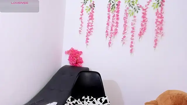 scarletbaker  online show from May 9, 2:11 pm