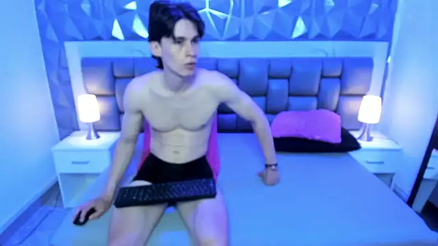 CloeyMiller online show from October 17, 5:15 pm