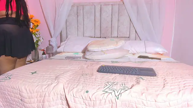 Rachellcooperrr online show from October 16, 8:15 am