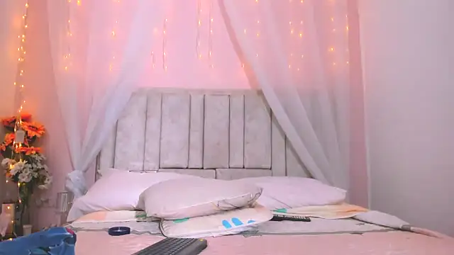 Rachellcooperrr online show from October 19, 10:43 pm