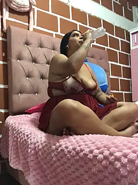 Rachellcooperrr online show from February 25, 12:53 am