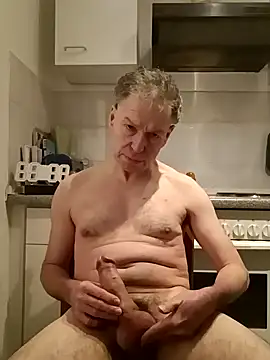 Snapshot of mario7767 chatting on February 13, 1:45 am mario7767 online show from February 13, 1:45 am