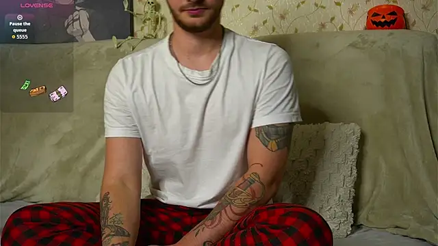 Snapshot of johnstoneisland chatting on October 13, 8:42 pm johnstoneisland online show from October 13, 8:42 pm