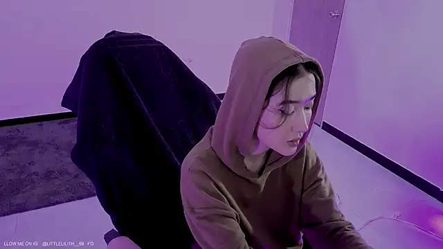 Snapshot of LilithCary chatting on January 7, 9:39 pm LilithCary online show from January 7, 9:39 pm