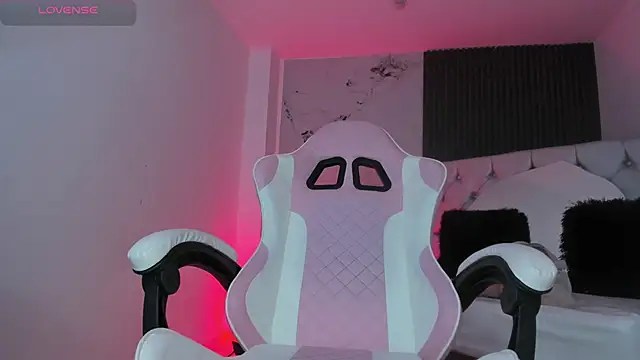 Snapshot of chloesagee chatting on September 27, 11:43 pm chloesagee online show from September 27, 11:43 pm