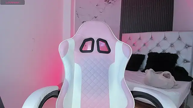 Snapshot of chloesagee chatting on October 29, 11:06 pm chloesagee online show from October 29, 11:06 pm