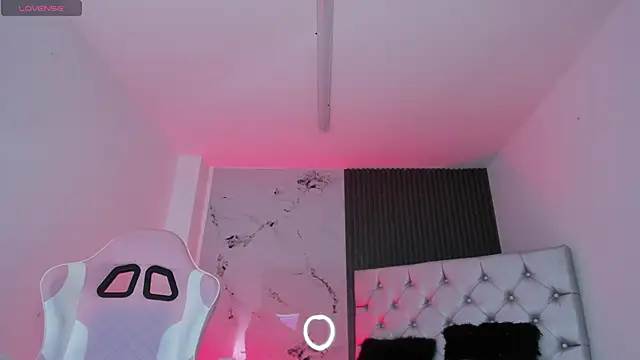 Snapshot of chloesagee chatting on October 30, 11:27 pm chloesagee online show from October 30, 11:27 pm