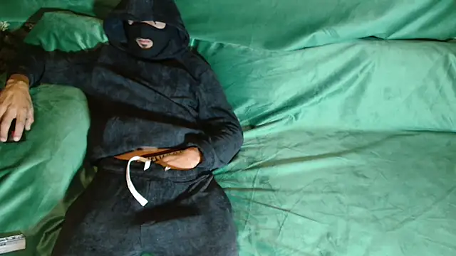 Snapshot of JUSTFORRICH chatting on January 12, 2:44 pm JUSTFORRICH online show from January 12, 2:44 pm