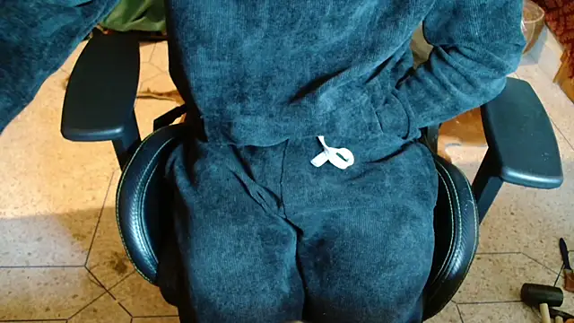 Snapshot of JUSTFORRICH chatting on February 16, 8:21 am JUSTFORRICH online show from February 16, 8:21 am