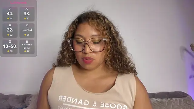 kiut lili online show from September 19, 7:36 pm