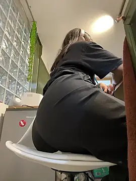 sisylucky online show from April 6, 4:52 pm