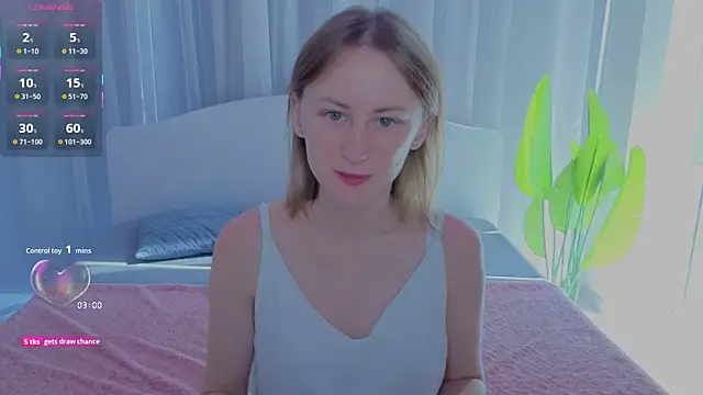 Snapshot of LuluChiiii chatting on September 24, 9:45 am LuluChiiii online show from September 24, 9:45 am