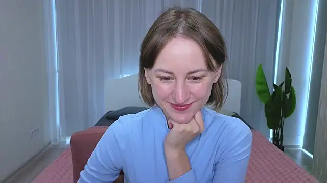 Snapshot of LuluChiiii chatting on October 3, 9:39 am LuluChiiii online show from October 3, 9:39 am