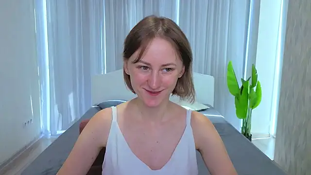 Snapshot of LuluChiiii chatting on October 5, 10:46 am LuluChiiii online show from October 5, 10:46 am