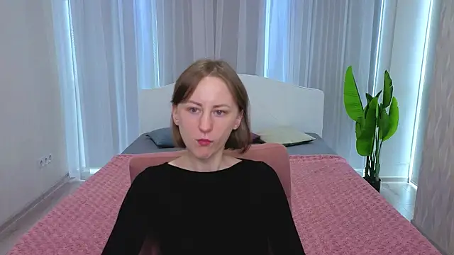 Snapshot of LuluChiiii chatting on October 6, 9:51 am LuluChiiii online show from October 6, 9:51 am