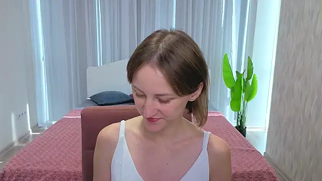 Snapshot of LuluChiiii chatting on October 9, 10:13 am LuluChiiii online show from October 9, 10:13 am