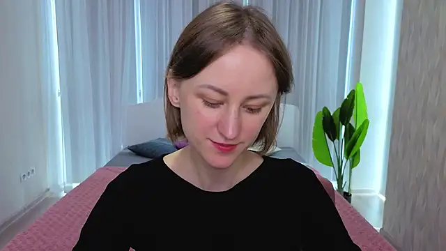 Snapshot of LuluChiiii chatting on October 12, 10:47 am LuluChiiii online show from October 12, 10:47 am