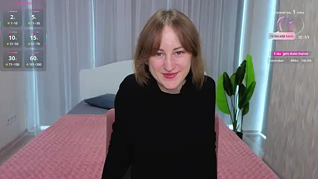 Snapshot of LuluChiiii chatting on October 13, 9:42 am LuluChiiii online show from October 13, 9:42 am