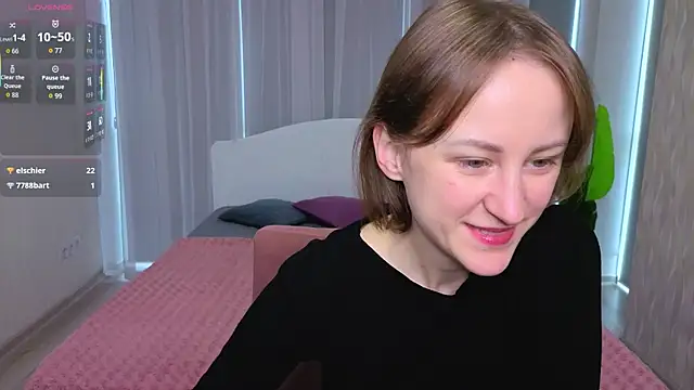 Snapshot of LuluChiiii chatting on October 19, 9:54 am LuluChiiii online show from October 19, 9:54 am