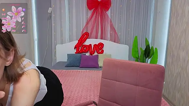 LuluChiiii online show from February 12, 9:37 am