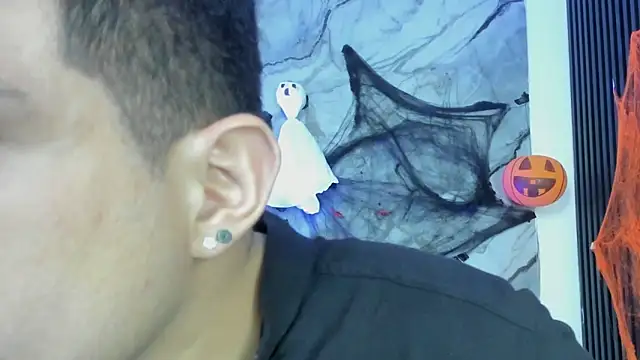 Snapshot of William_Steel_ chatting on October 19, 4:24 am William Steel  online show from October 19, 4:24 am